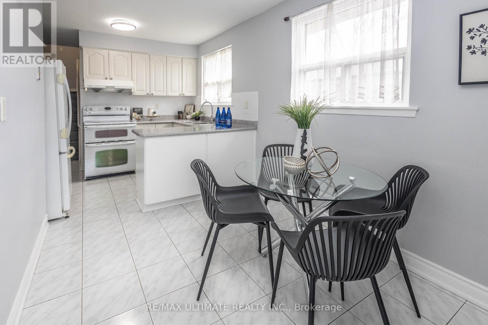 3641 Holden Crescent, Mississauga (Mississauga Valleys), Ontario  L5A 2V9 - Photo 9 - W12209326