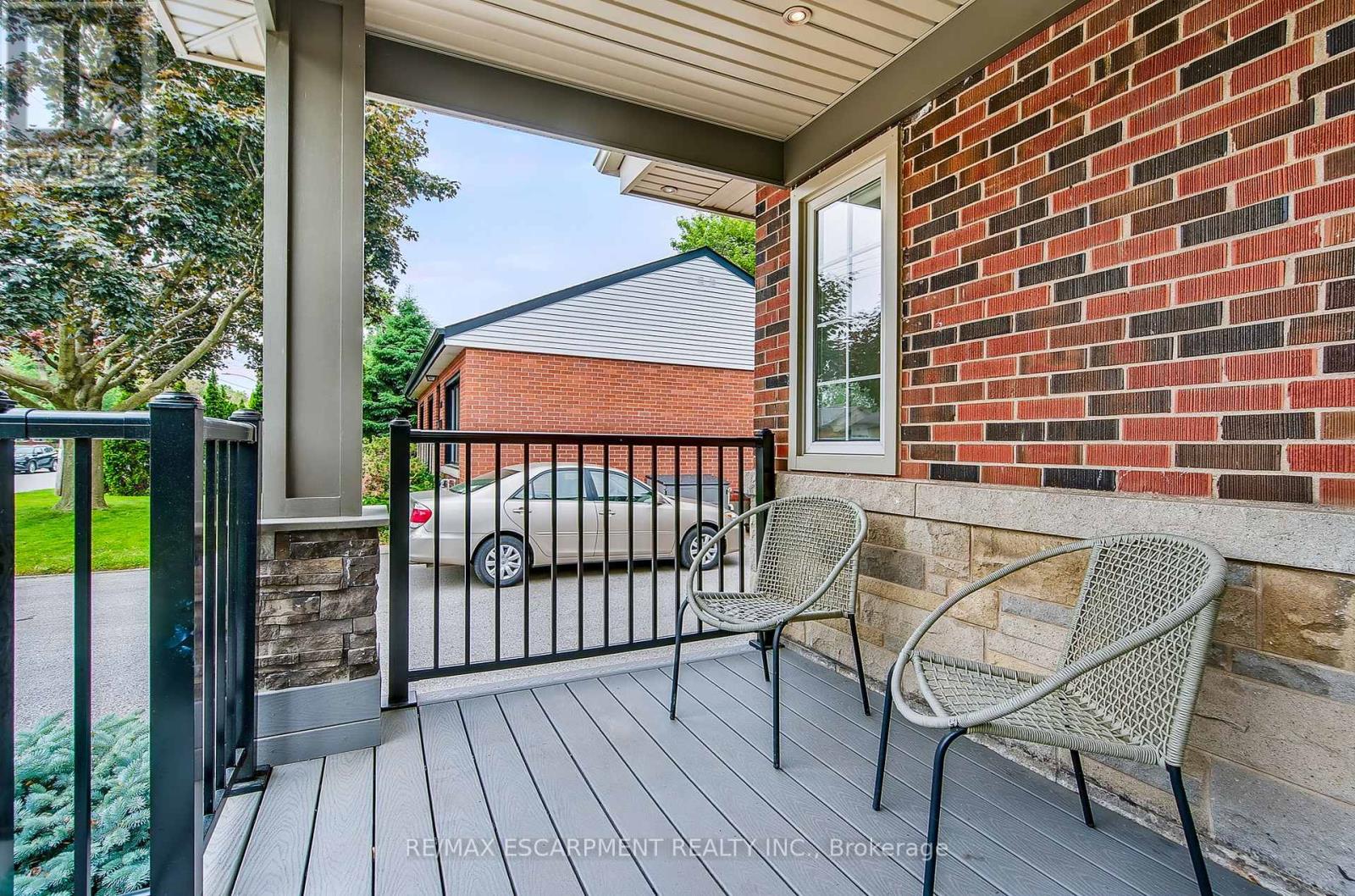 2217 Ghent Avenue, Burlington (Brant), Ontario  L7R 1Y6 - Photo 2 - W12209337