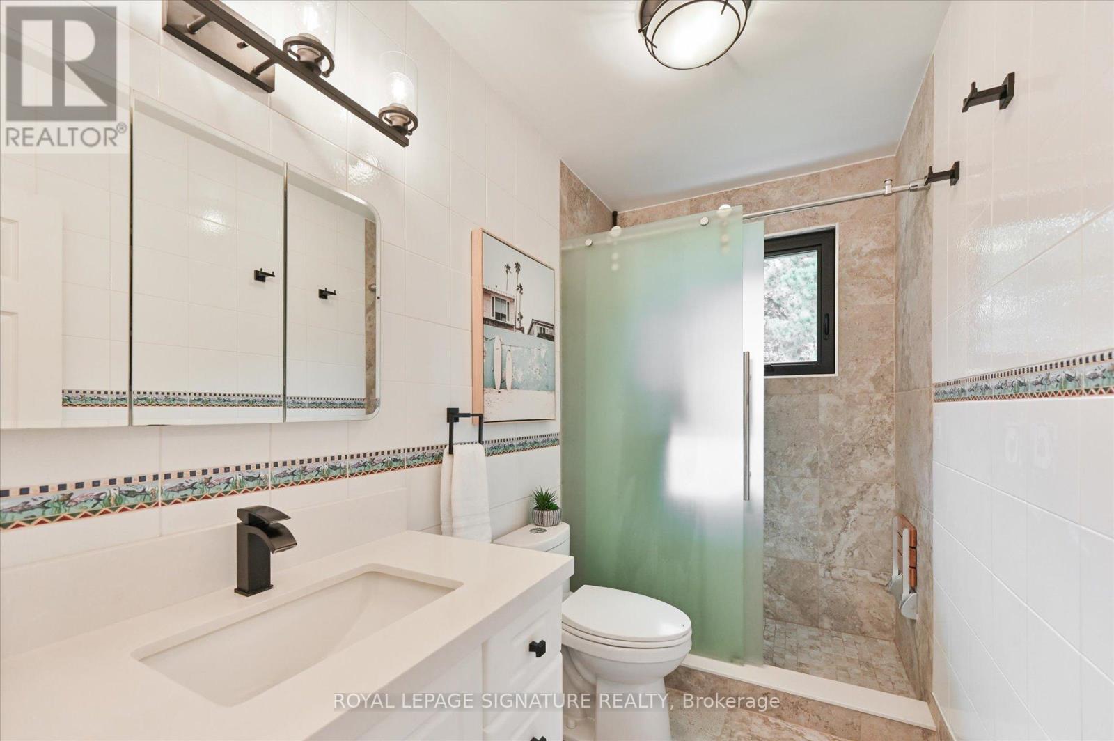 995 Dormer Street, Mississauga (Lakeview), Ontario  L5E 1T7 - Photo 23 - W12209353