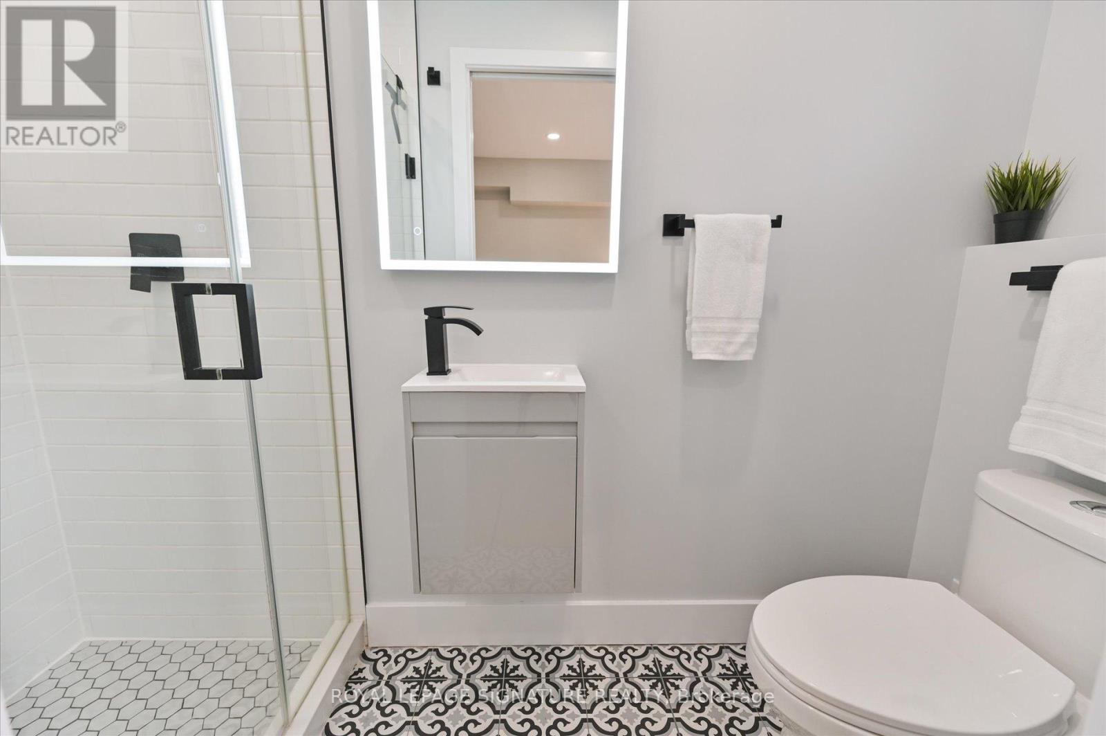 995 Dormer Street, Mississauga (Lakeview), Ontario  L5E 1T7 - Photo 26 - W12209353