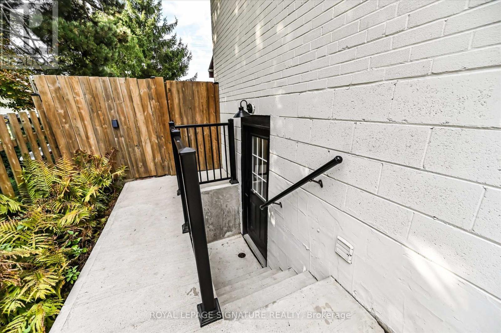 995 Dormer Street, Mississauga (Lakeview), Ontario  L5E 1T7 - Photo 30 - W12209353