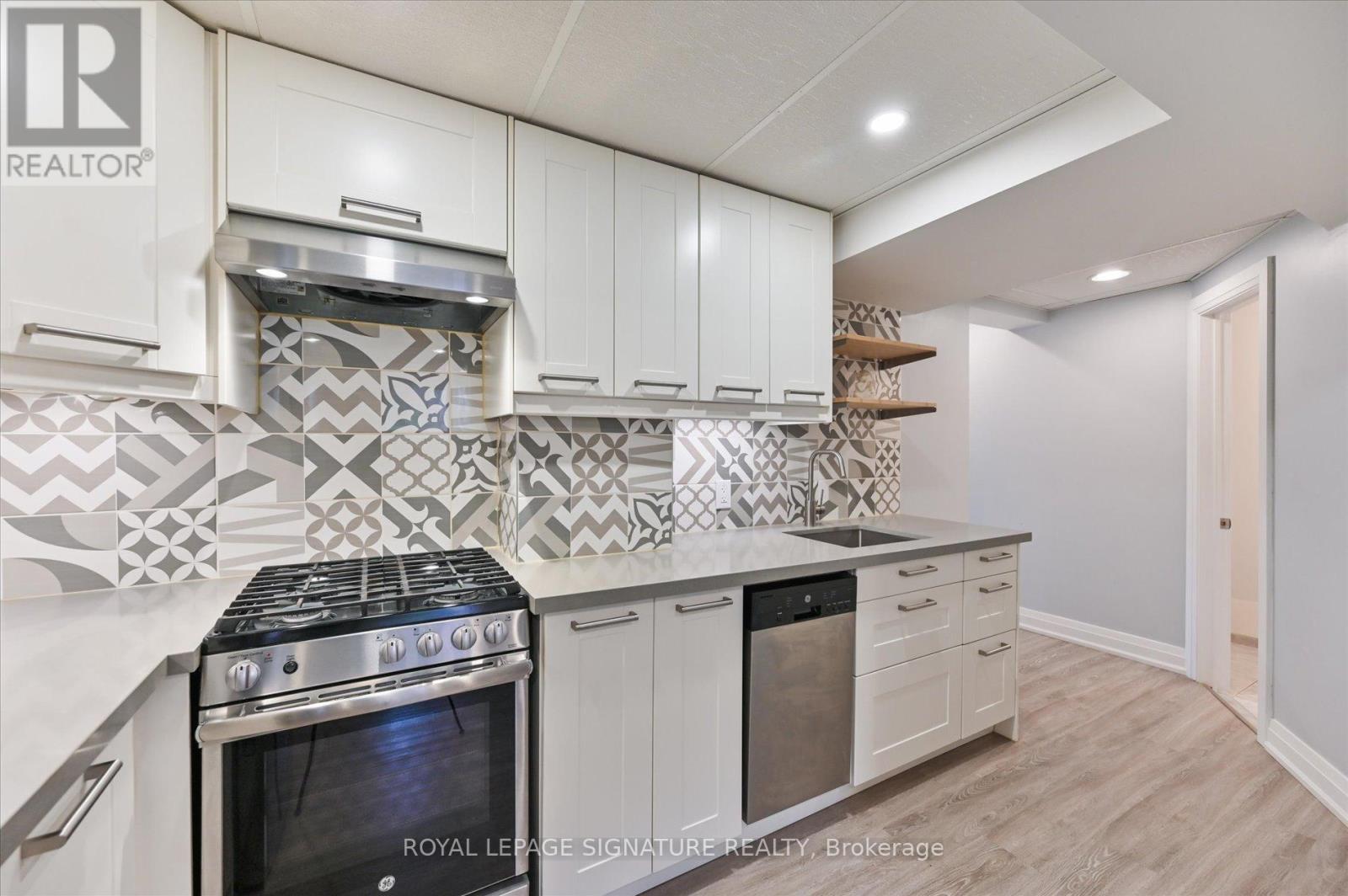 995 Dormer Street, Mississauga (Lakeview), Ontario  L5E 1T7 - Photo 34 - W12209353
