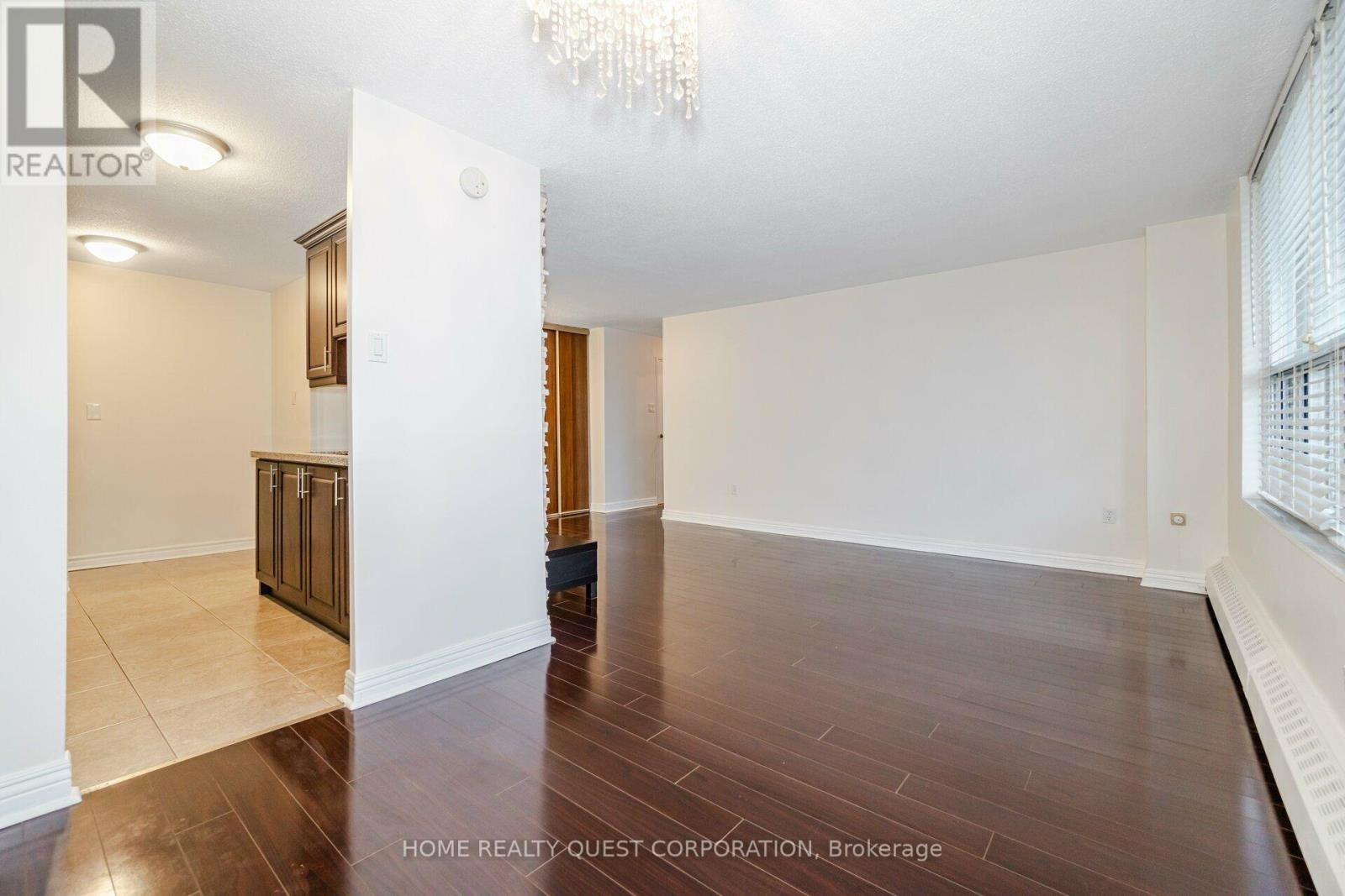 605 - 3120 Kirwin Avenue, Mississauga (Cooksville), Ontario  L5A 3R2 - Photo 11 - W12209356