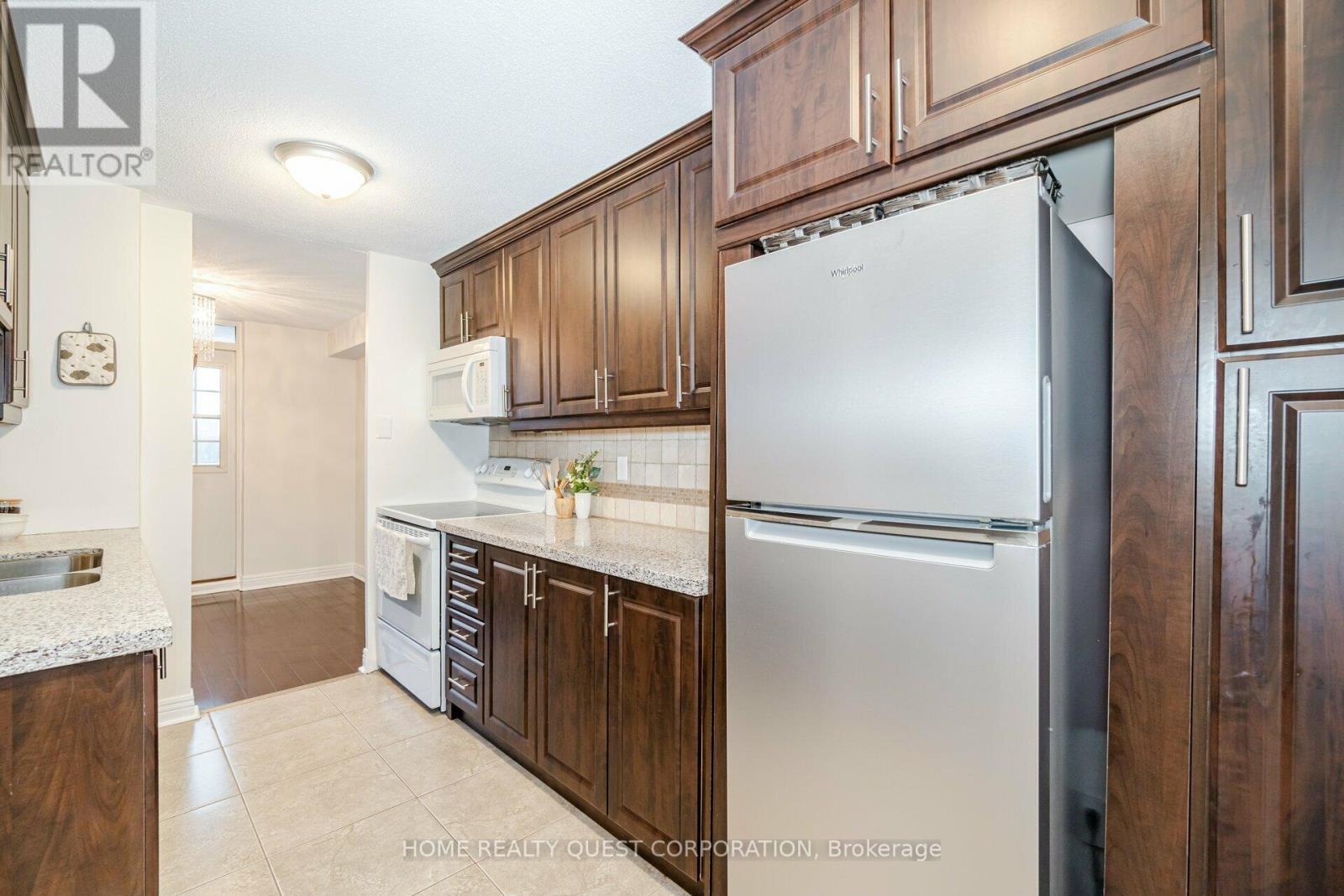 605 - 3120 Kirwin Avenue, Mississauga (Cooksville), Ontario  L5A 3R2 - Photo 15 - W12209356