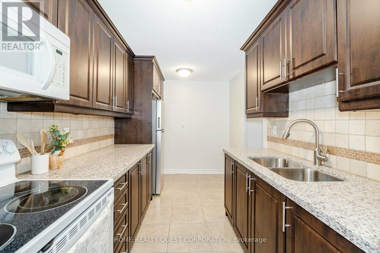 605 - 3120 Kirwin Avenue, Mississauga (Cooksville), Ontario  L5A 3R2 - Photo 16 - W12209356