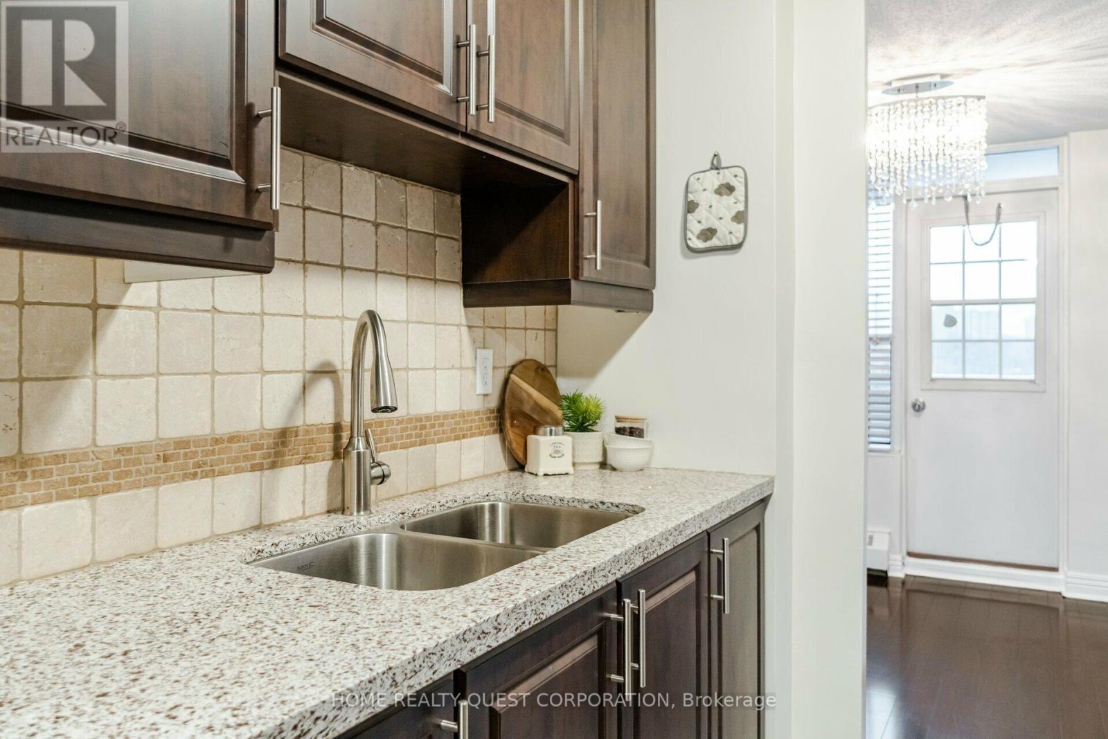 605 - 3120 Kirwin Avenue, Mississauga (Cooksville), Ontario  L5A 3R2 - Photo 17 - W12209356