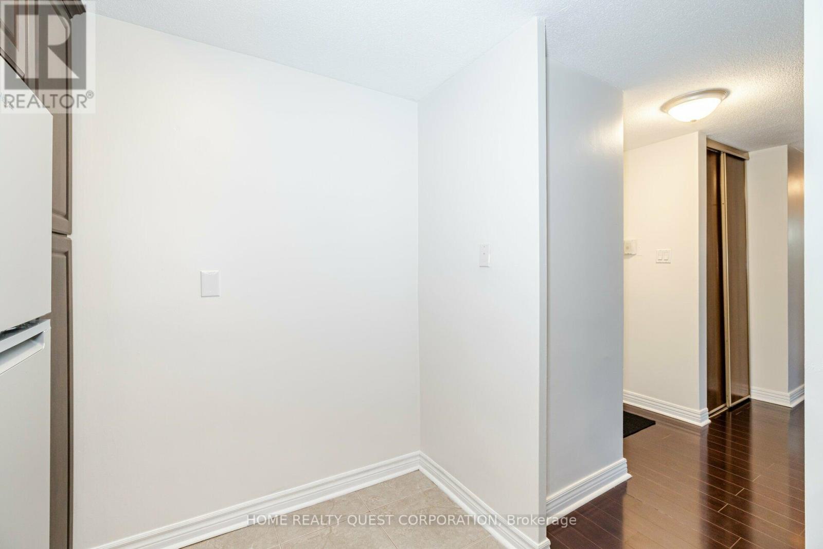 605 - 3120 Kirwin Avenue, Mississauga (Cooksville), Ontario  L5A 3R2 - Photo 19 - W12209356