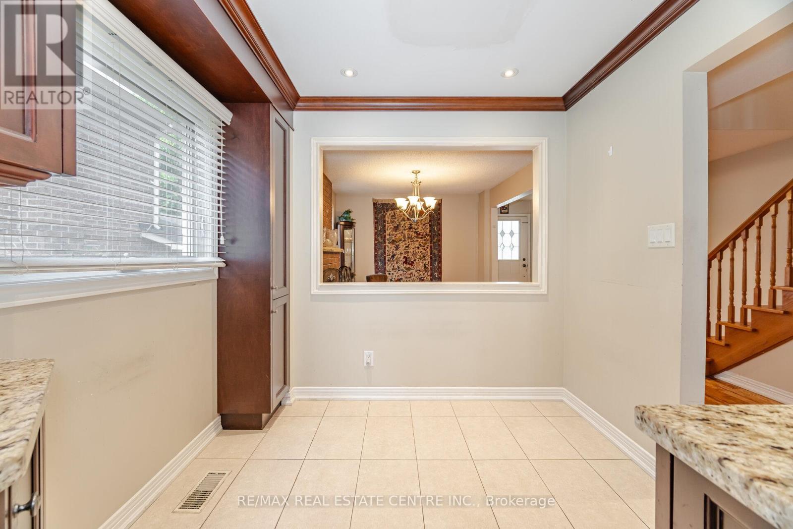 5860 Shay Downs, Mississauga, Ontario  L5M 3G3 - Photo 13 - W12209370