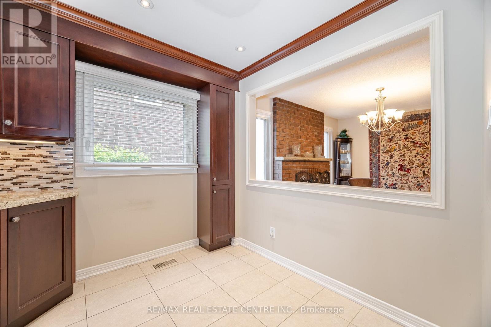5860 Shay Downs, Mississauga, Ontario  L5M 3G3 - Photo 14 - W12209370