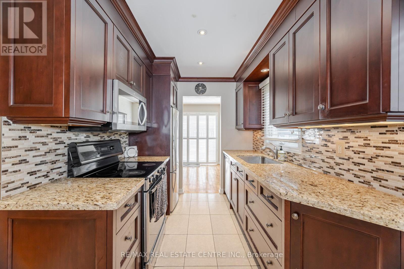 5860 Shay Downs, Mississauga, Ontario  L5M 3G3 - Photo 16 - W12209370