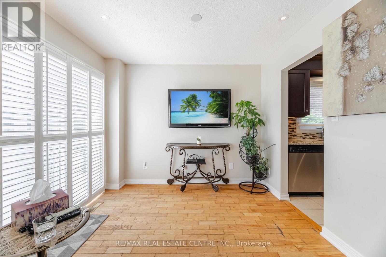 5860 Shay Downs, Mississauga, Ontario  L5M 3G3 - Photo 18 - W12209370