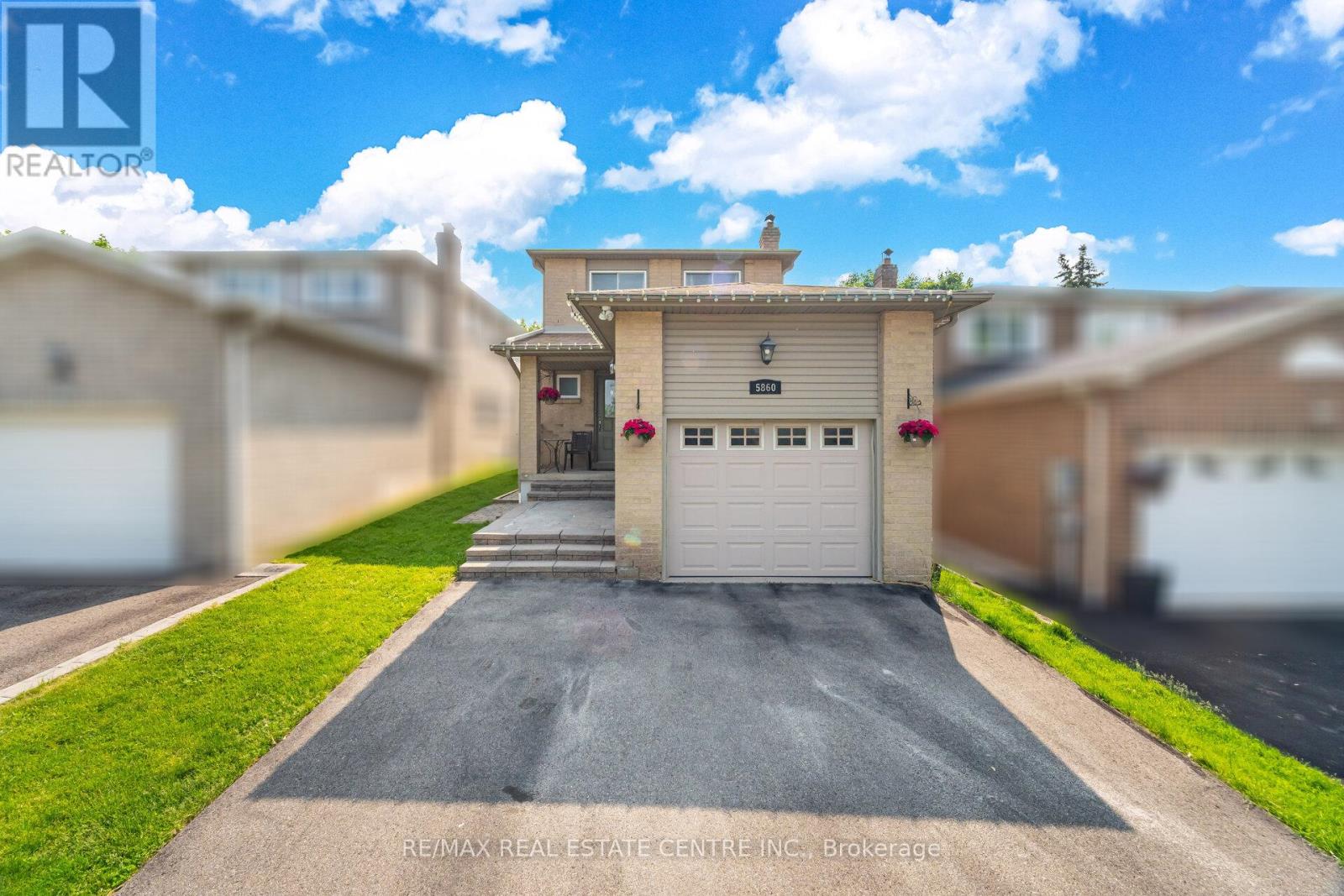 5860 Shay Downs, Mississauga, Ontario  L5M 3G3 - Photo 2 - W12209370