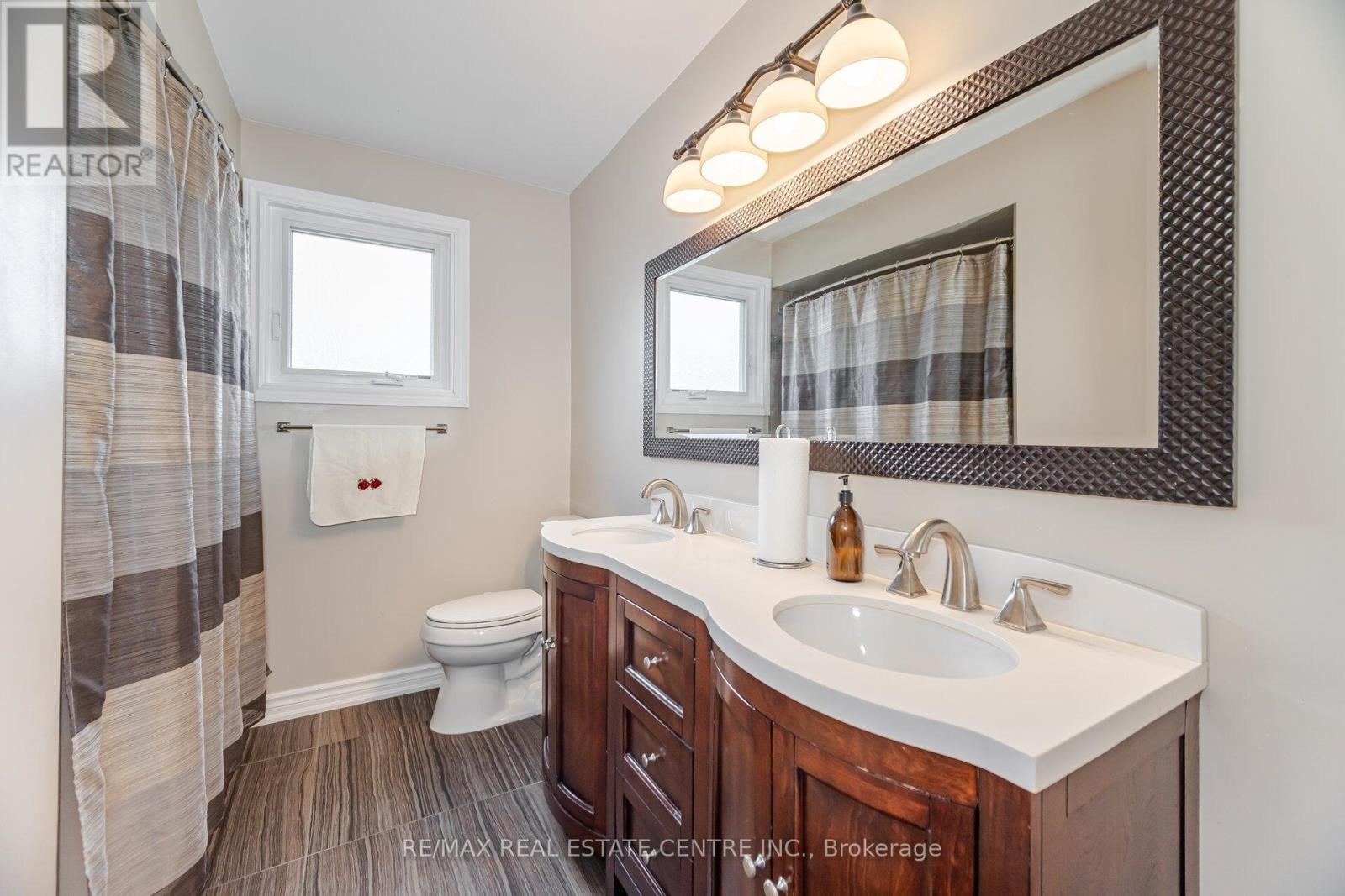 5860 Shay Downs, Mississauga, Ontario  L5M 3G3 - Photo 34 - W12209370