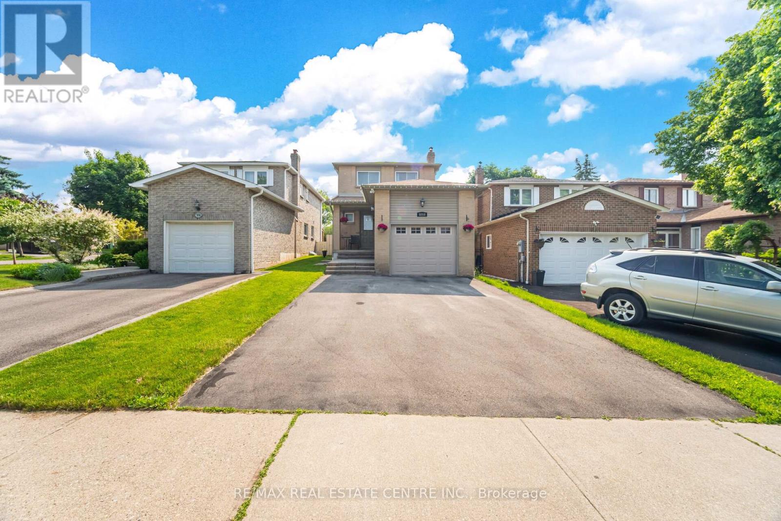 5860 Shay Downs, Mississauga, Ontario  L5M 3G3 - Photo 4 - W12209370