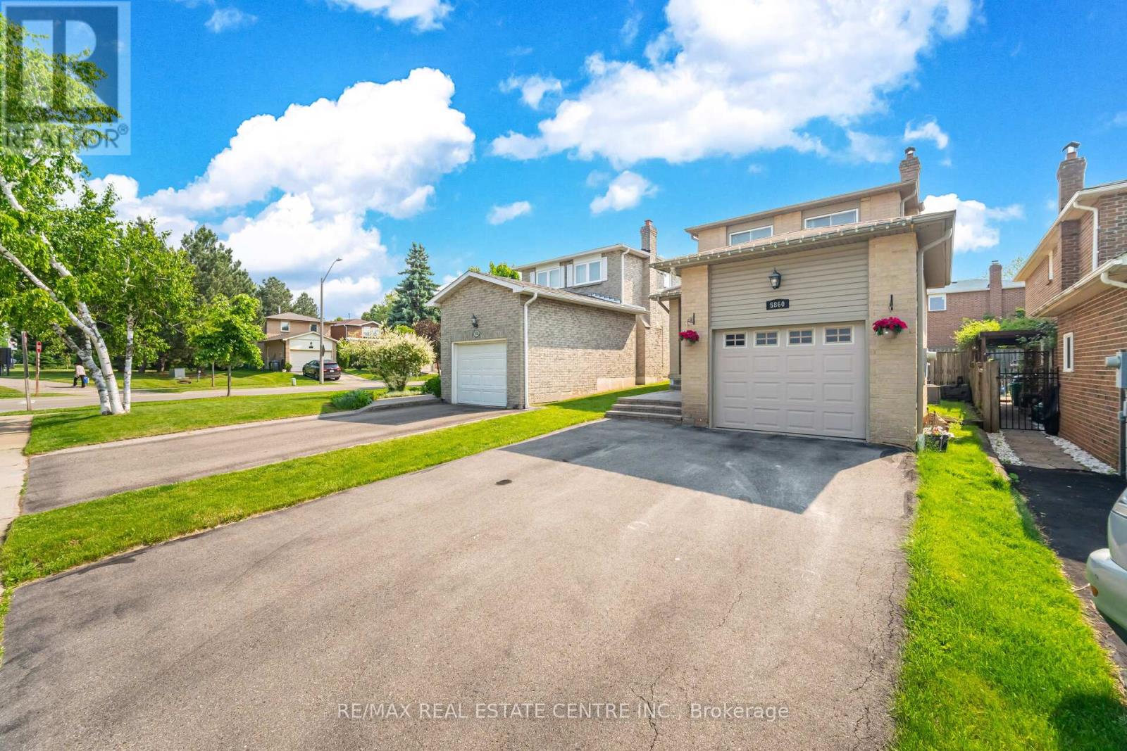 5860 Shay Downs, Mississauga, Ontario  L5M 3G3 - Photo 6 - W12209370