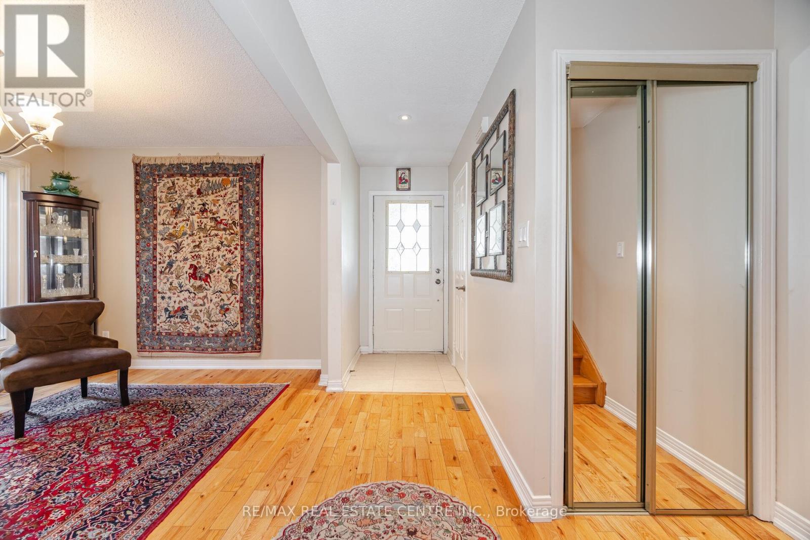 5860 Shay Downs, Mississauga, Ontario  L5M 3G3 - Photo 8 - W12209370