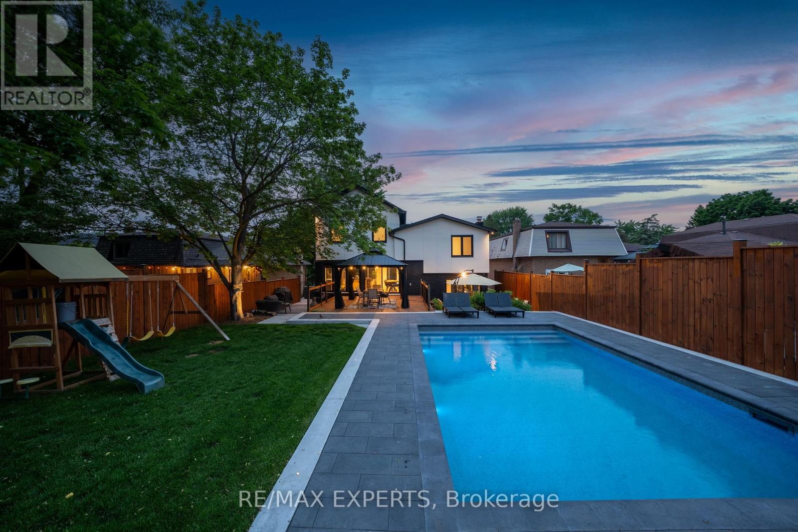 212 Ridge Road, Caledon, Ontario  L7E 4W1 - Photo 2 - W12209397