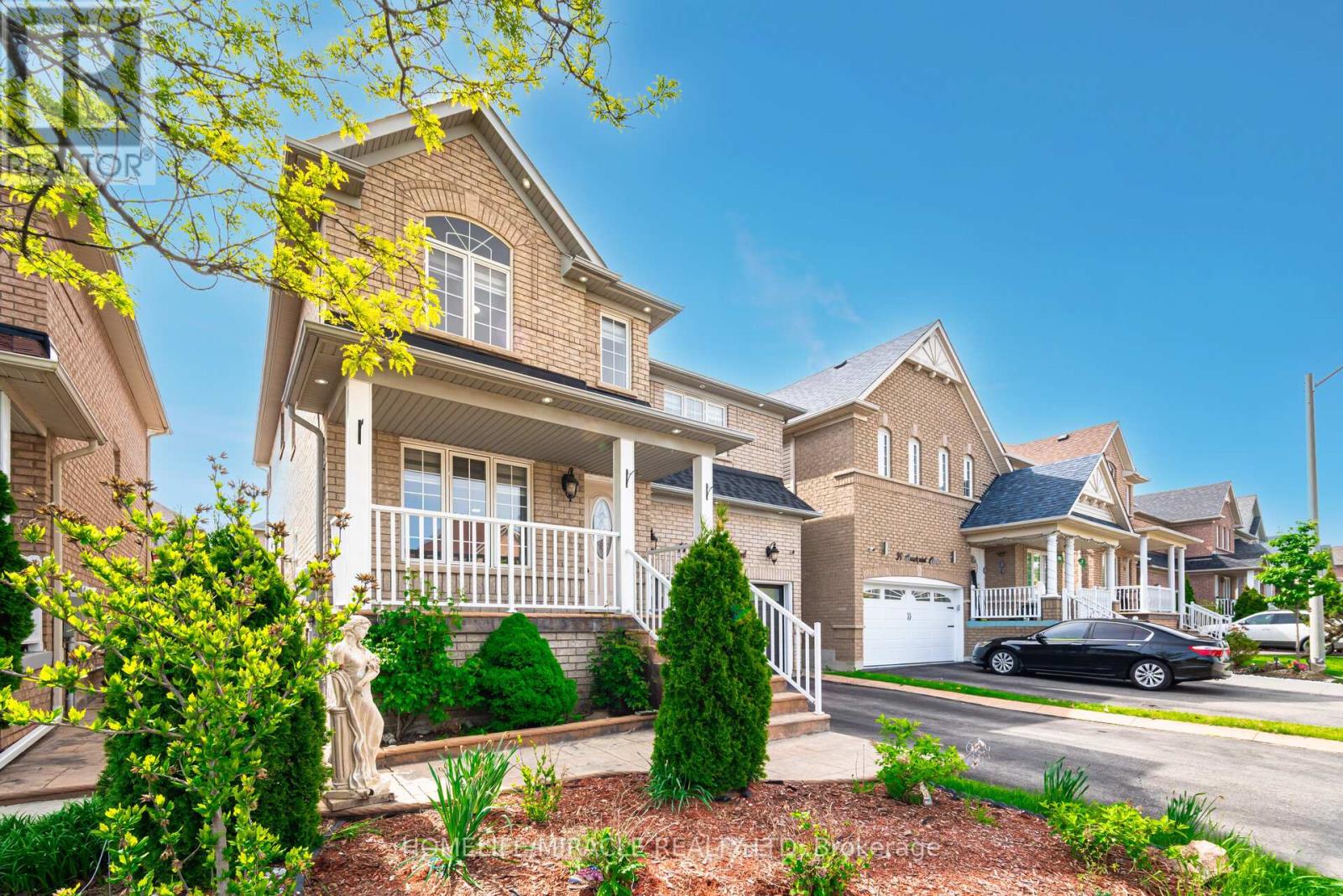 41 Beachpoint Boulevard, Brampton, Ontario  L7A 2T7 - Photo 3 - W12209413
