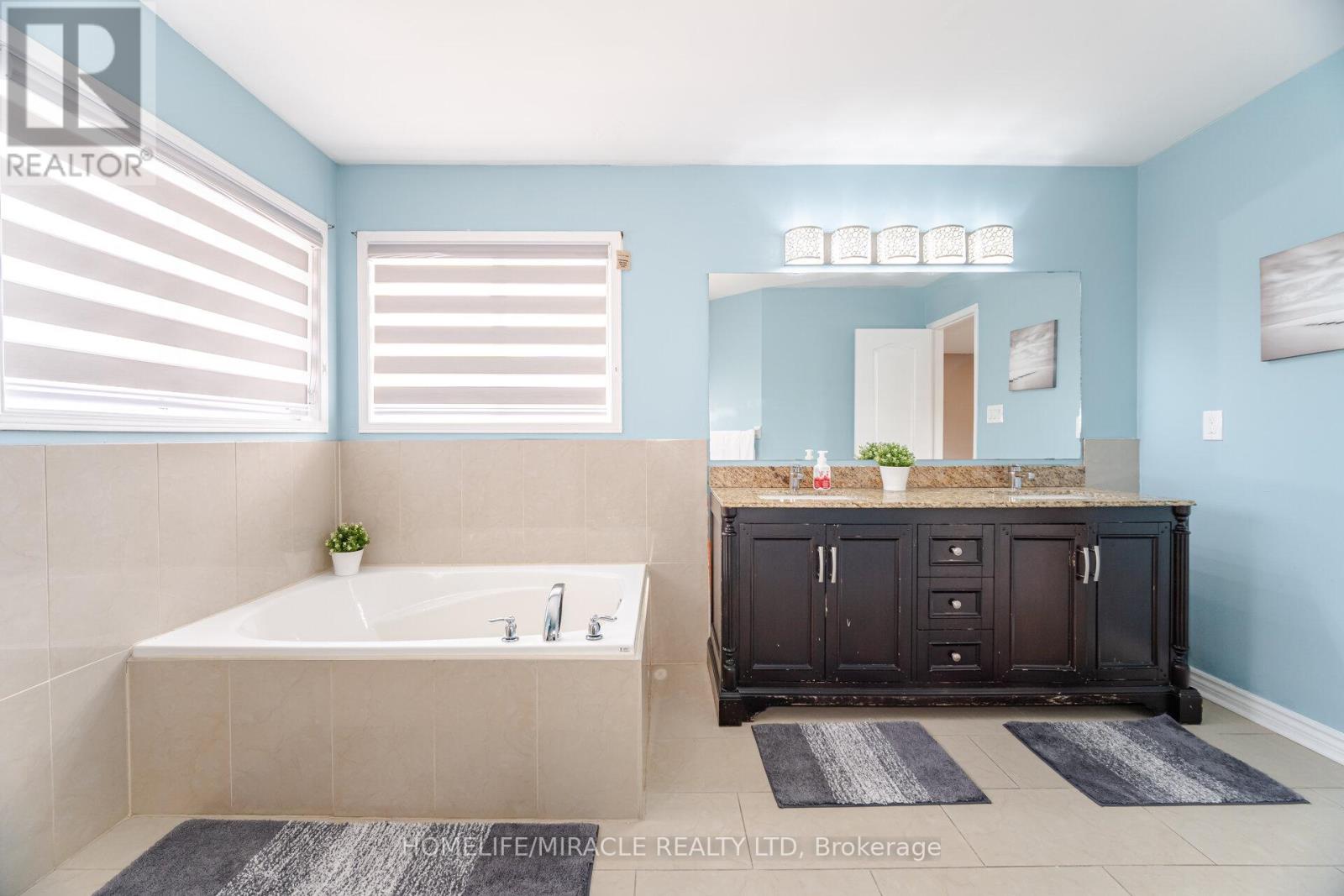 41 Beachpoint Boulevard, Brampton, Ontario  L7A 2T7 - Photo 32 - W12209413