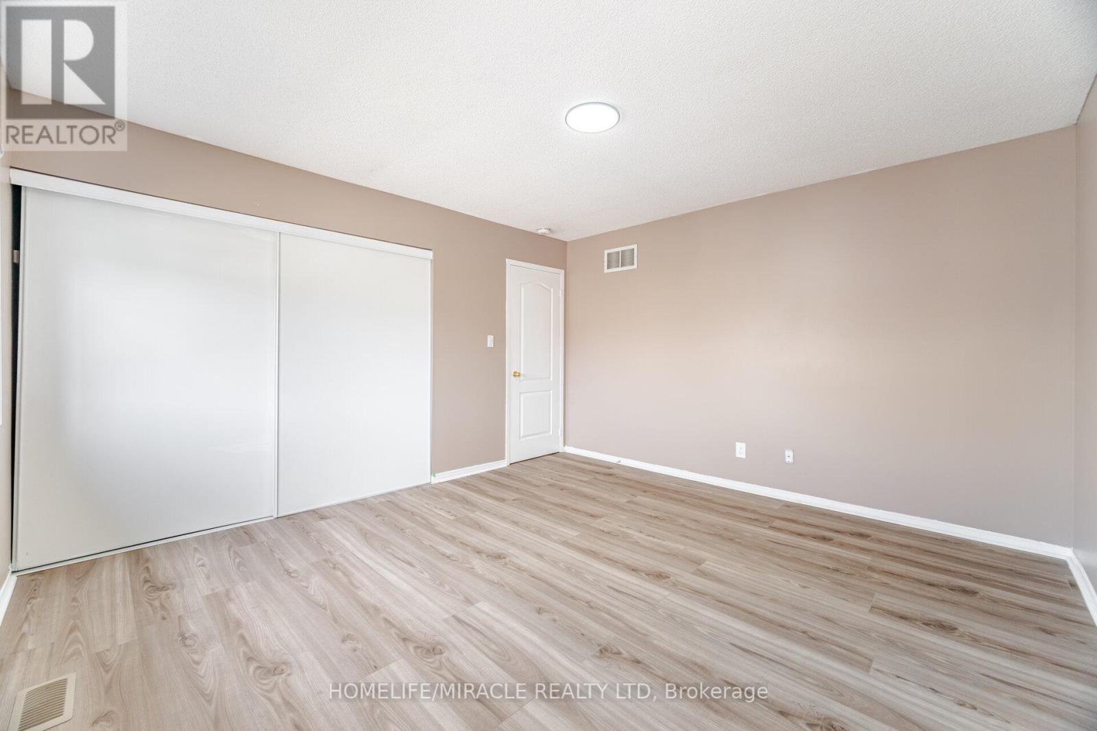 41 Beachpoint Boulevard, Brampton, Ontario  L7A 2T7 - Photo 39 - W12209413