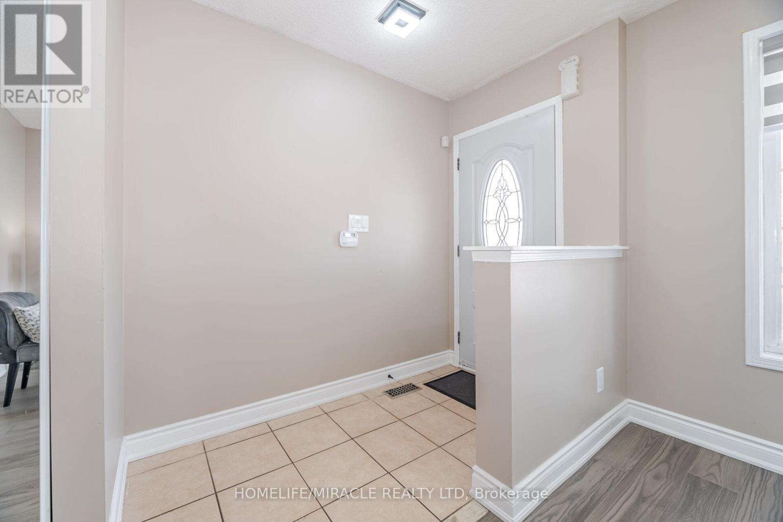 41 Beachpoint Boulevard, Brampton, Ontario  L7A 2T7 - Photo 7 - W12209413