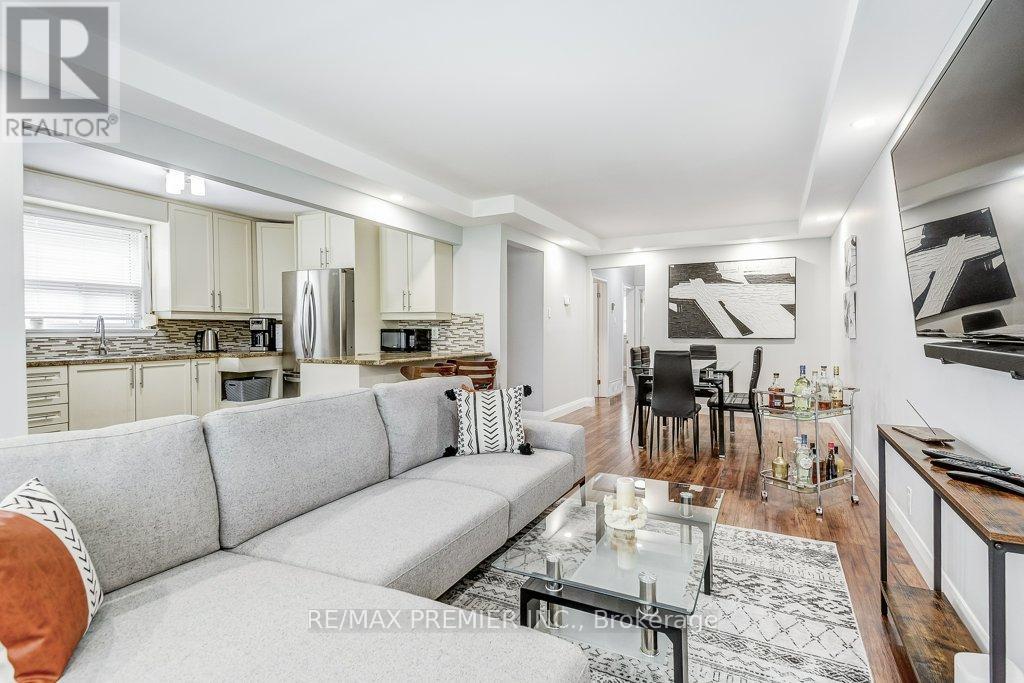 50 Fernando Road, Toronto (Humbermede), Ontario  M9M 2P6 - Photo 6 - W12209452