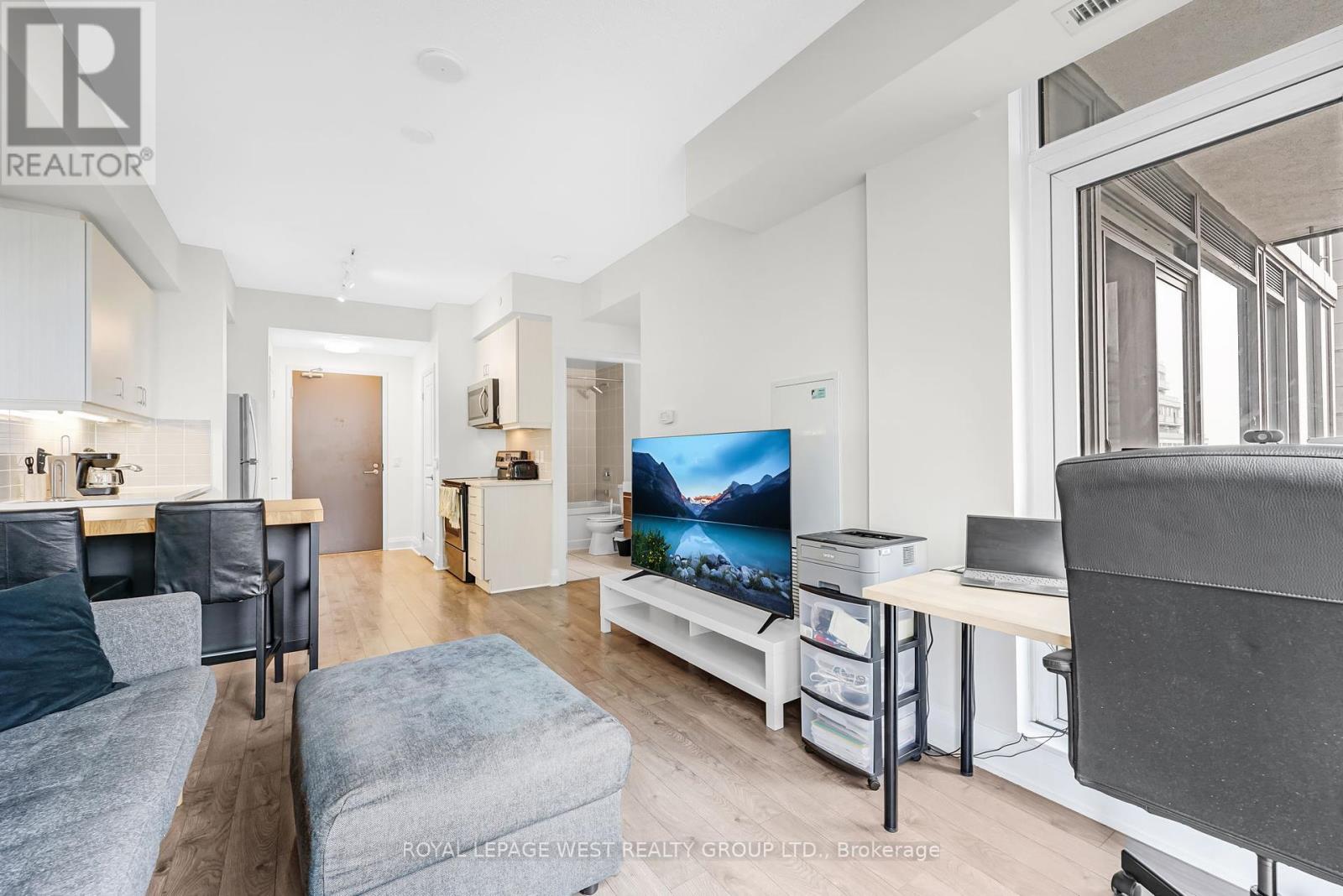 613 - 17 Zorra Street, Toronto, Ontario  M8Z 0C8 - Photo 4 - W12209460