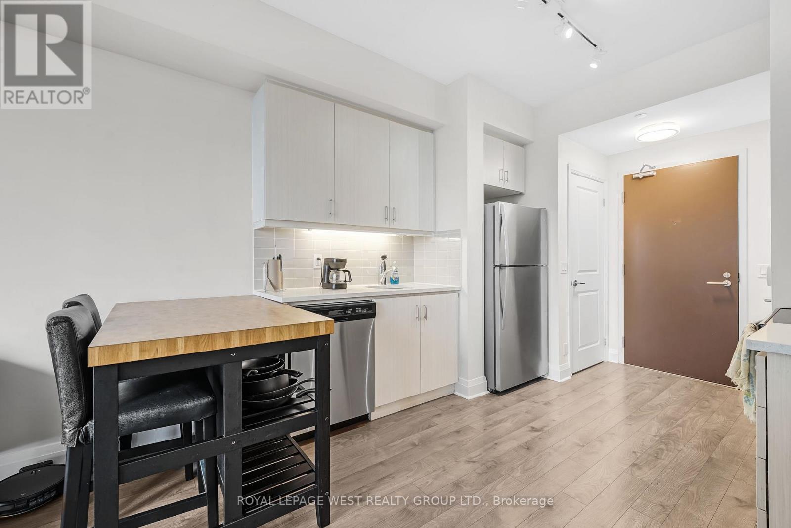 613 - 17 Zorra Street, Toronto, Ontario  M8Z 0C8 - Photo 5 - W12209460