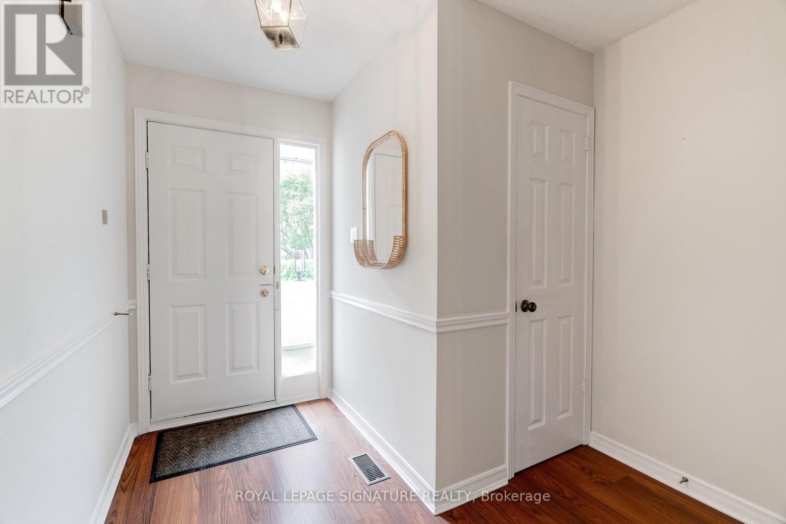 188 Robinson Street, Oakville, Ontario  L6J 1G3 - Photo 4 - W12209473
