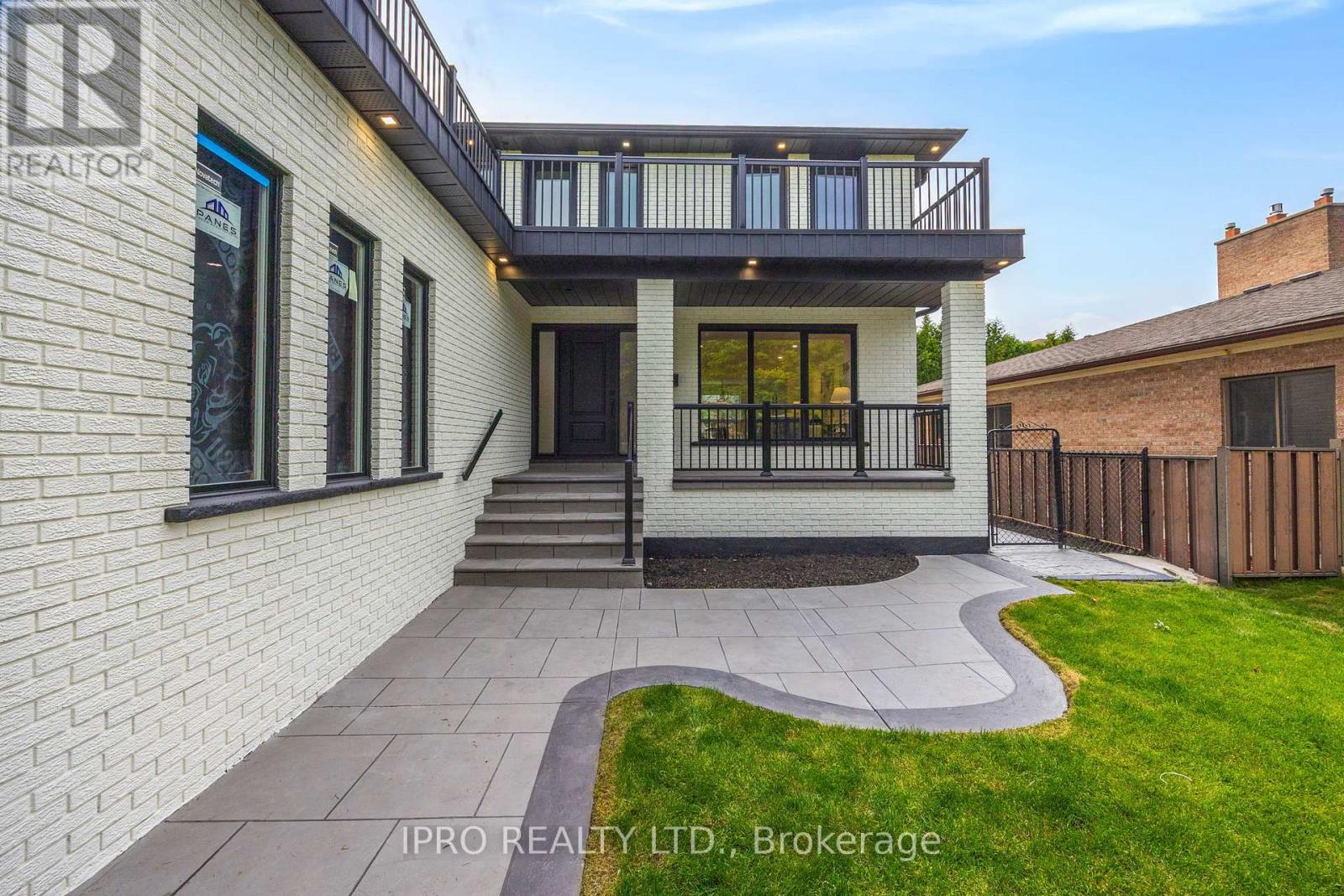 3049 Golden Orchard Drive, Mississauga (Applewood), Ontario  L4X 2V1 - Photo 2 - W12209475