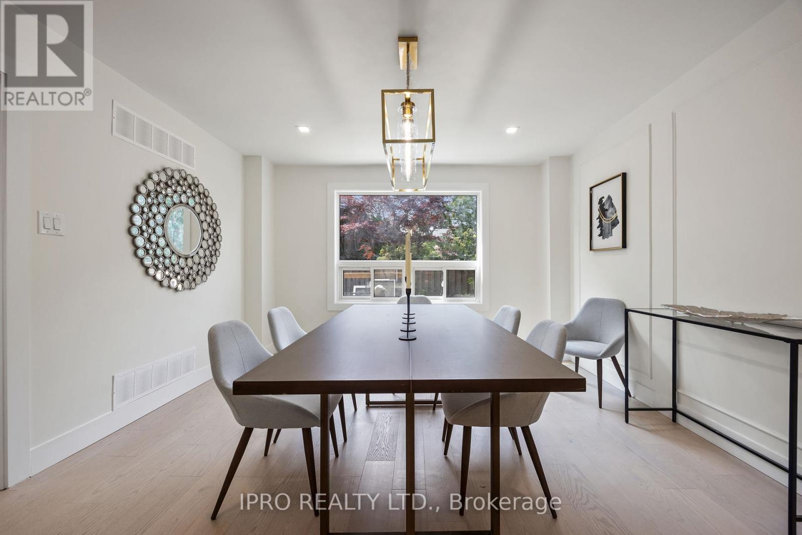 3049 Golden Orchard Drive, Mississauga (Applewood), Ontario  L4X 2V1 - Photo 8 - W12209475