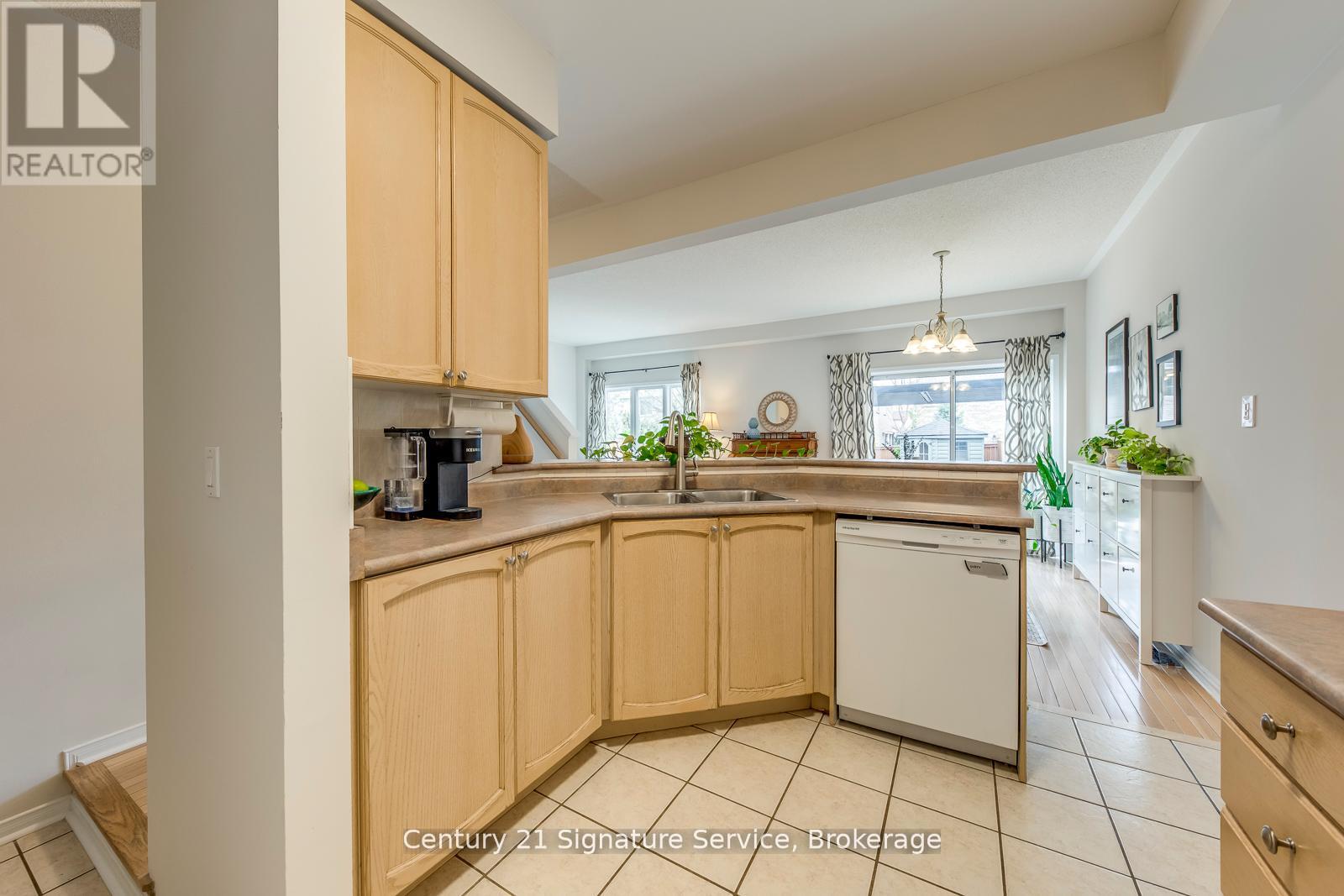 1856 Stevington Crescent, Mississauga (Meadowvale Village), Ontario  L5N 7S5 - Photo 11 - W12209524