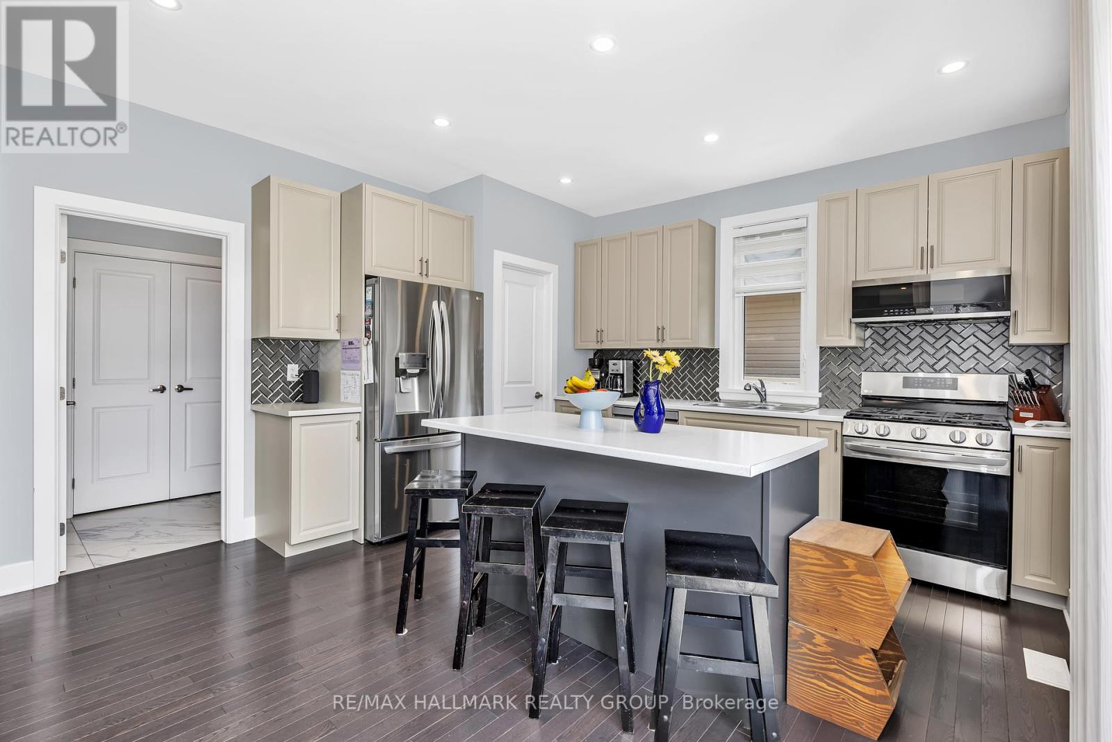 78 Dunlop Road, Carleton Place, Ontario  K7C 0R8 - Photo 22 - X12209635