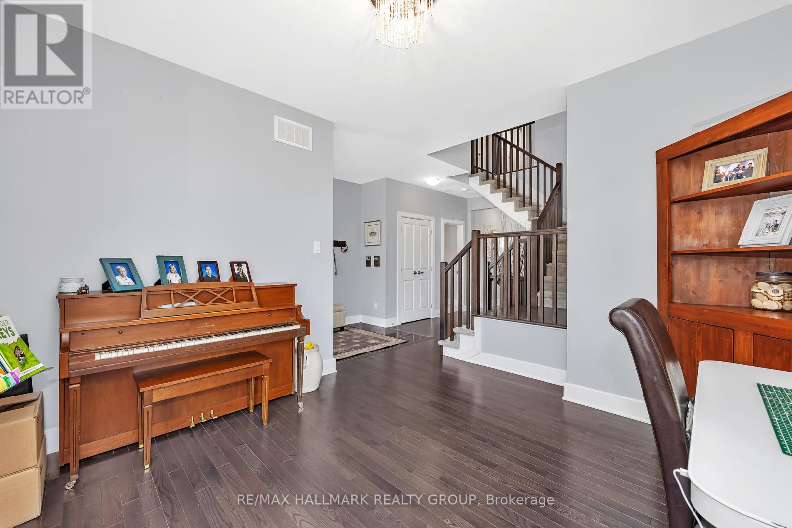 78 Dunlop Road, Carleton Place, Ontario  K7C 0R8 - Photo 8 - X12209635