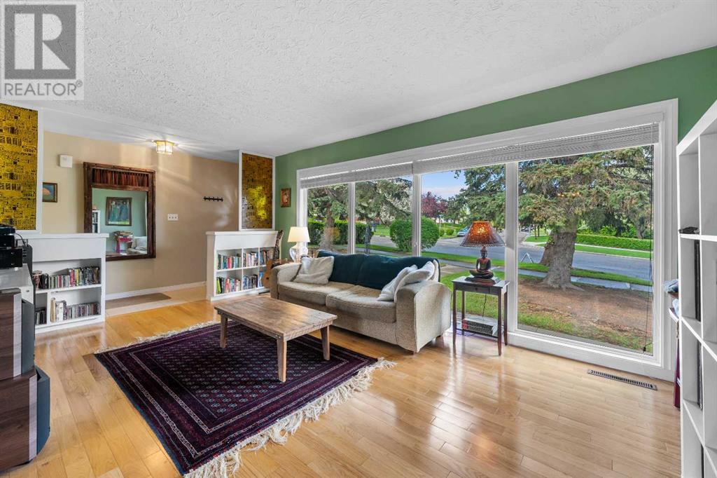315 Simons Road Nw, Calgary, Alberta  T2K 2X4 - Photo 11 - A2223897