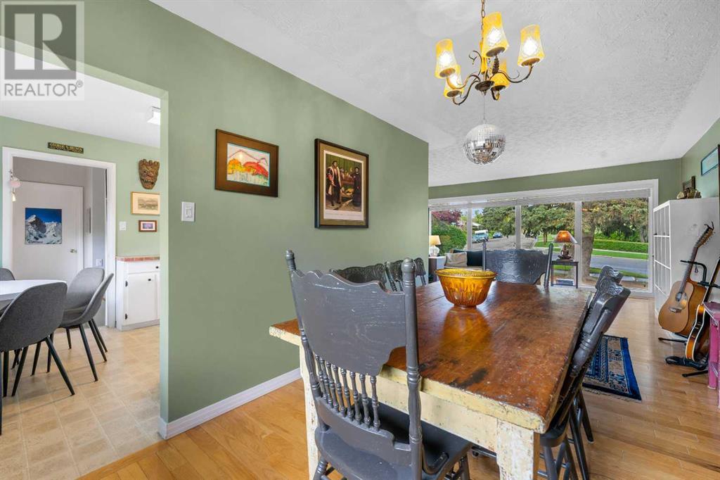 315 Simons Road Nw, Calgary, Alberta  T2K 2X4 - Photo 9 - A2223897