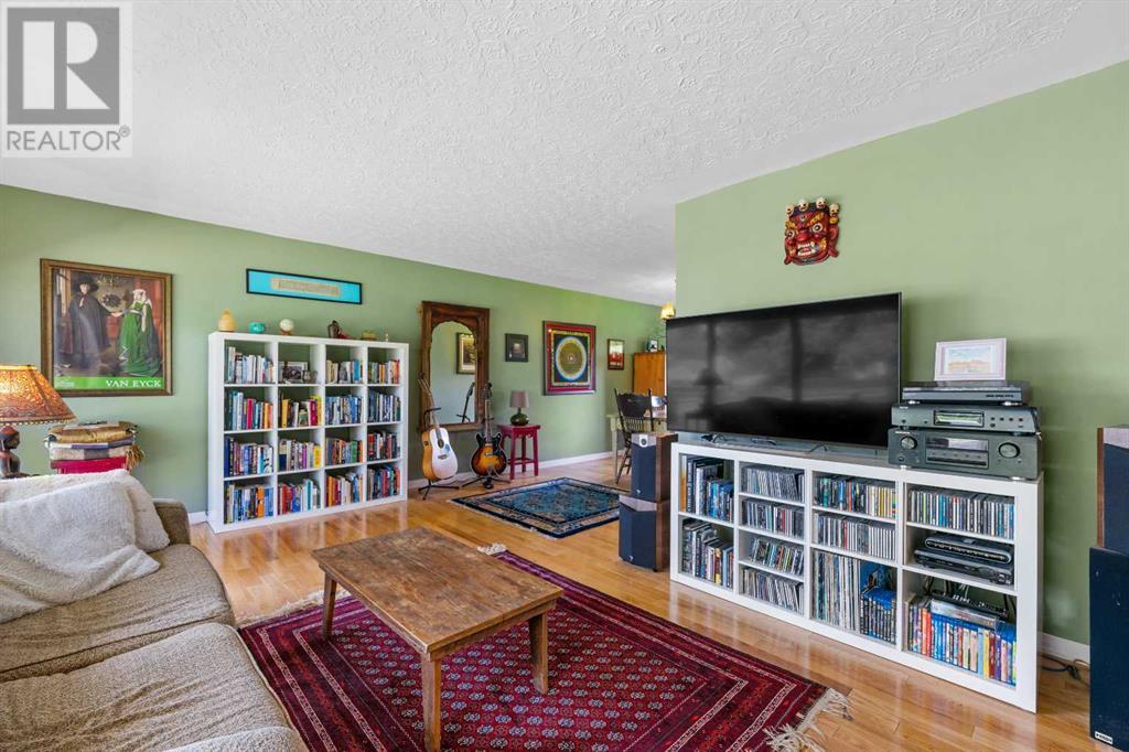 315 Simons Road Nw, Calgary, Alberta  T2K 2X4 - Photo 6 - A2223897