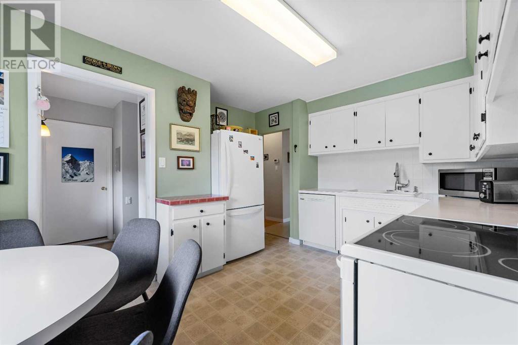 315 Simons Road Nw, Calgary, Alberta  T2K 2X4 - Photo 13 - A2223897