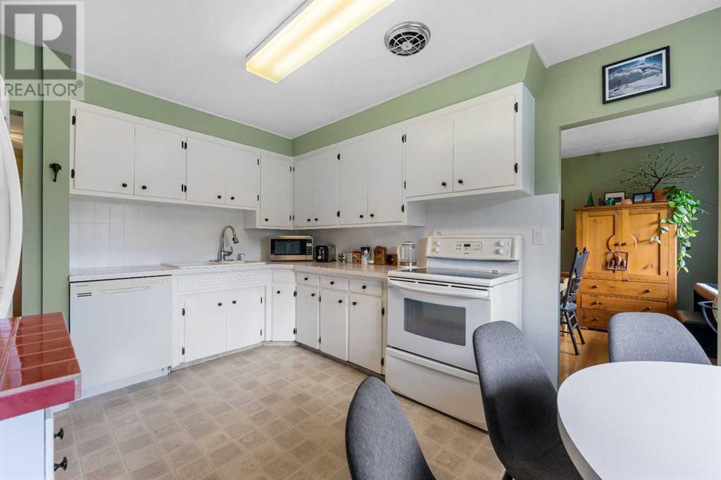 315 Simons Road Nw, Calgary, Alberta  T2K 2X4 - Photo 14 - A2223897