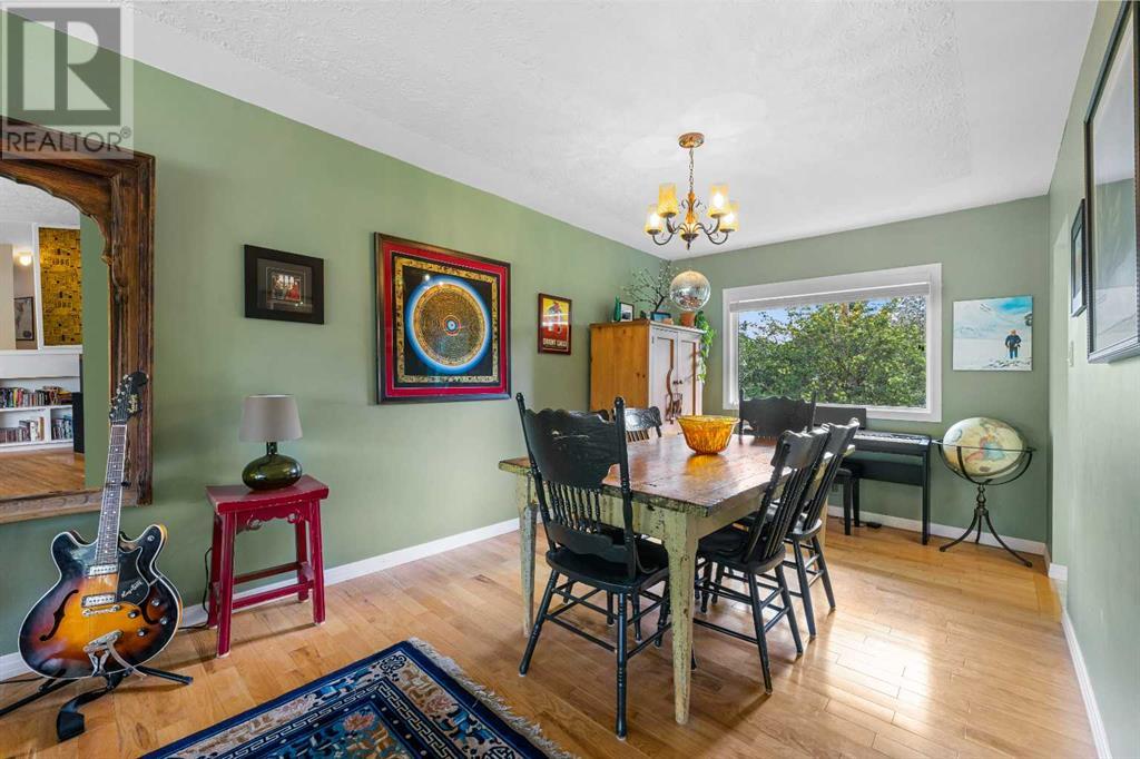 315 Simons Road Nw, Calgary, Alberta  T2K 2X4 - Photo 7 - A2223897