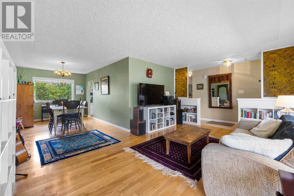 315 Simons Road Nw, Calgary, Alberta  T2K 2X4 - Photo 10 - A2223897