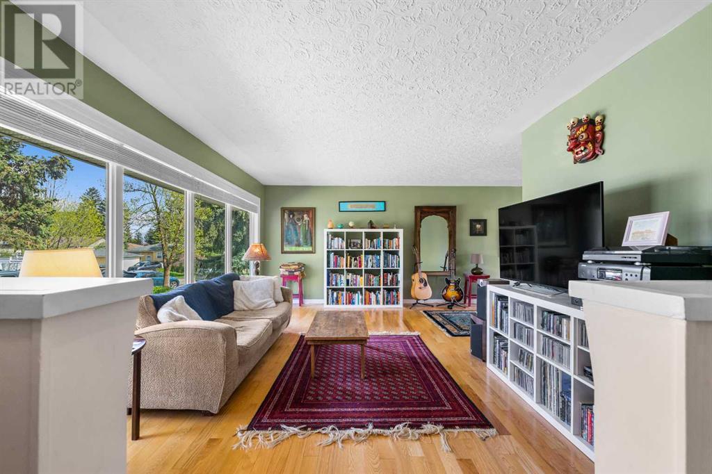 315 Simons Road Nw, Calgary, Alberta  T2K 2X4 - Photo 4 - A2223897