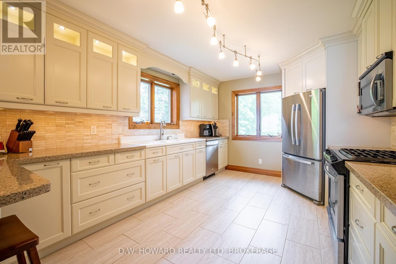 5685 Firelane 27 Lane, Port Colborne (Sherkston), Ontario  L0S 1R0 - Photo 8 - X12209559