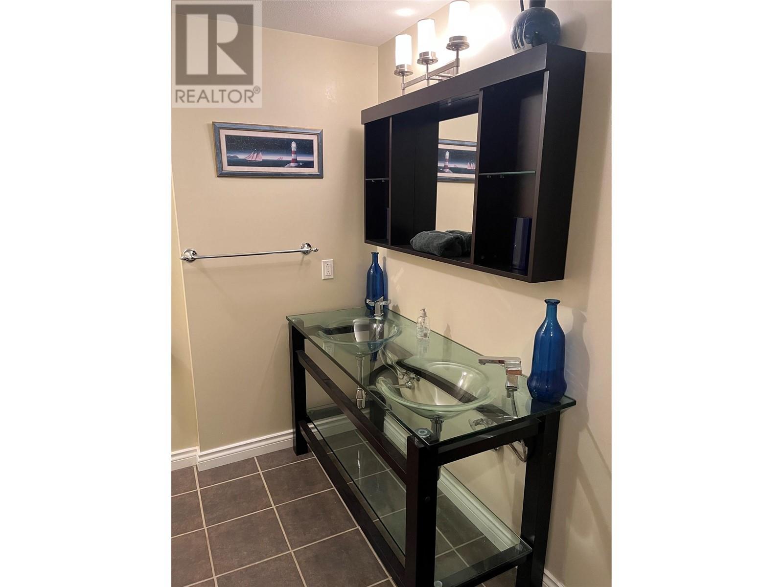 2601 9th Avenue, Castlegar, British Columbia  V1N 2Y7 - Photo 40 - 10351337