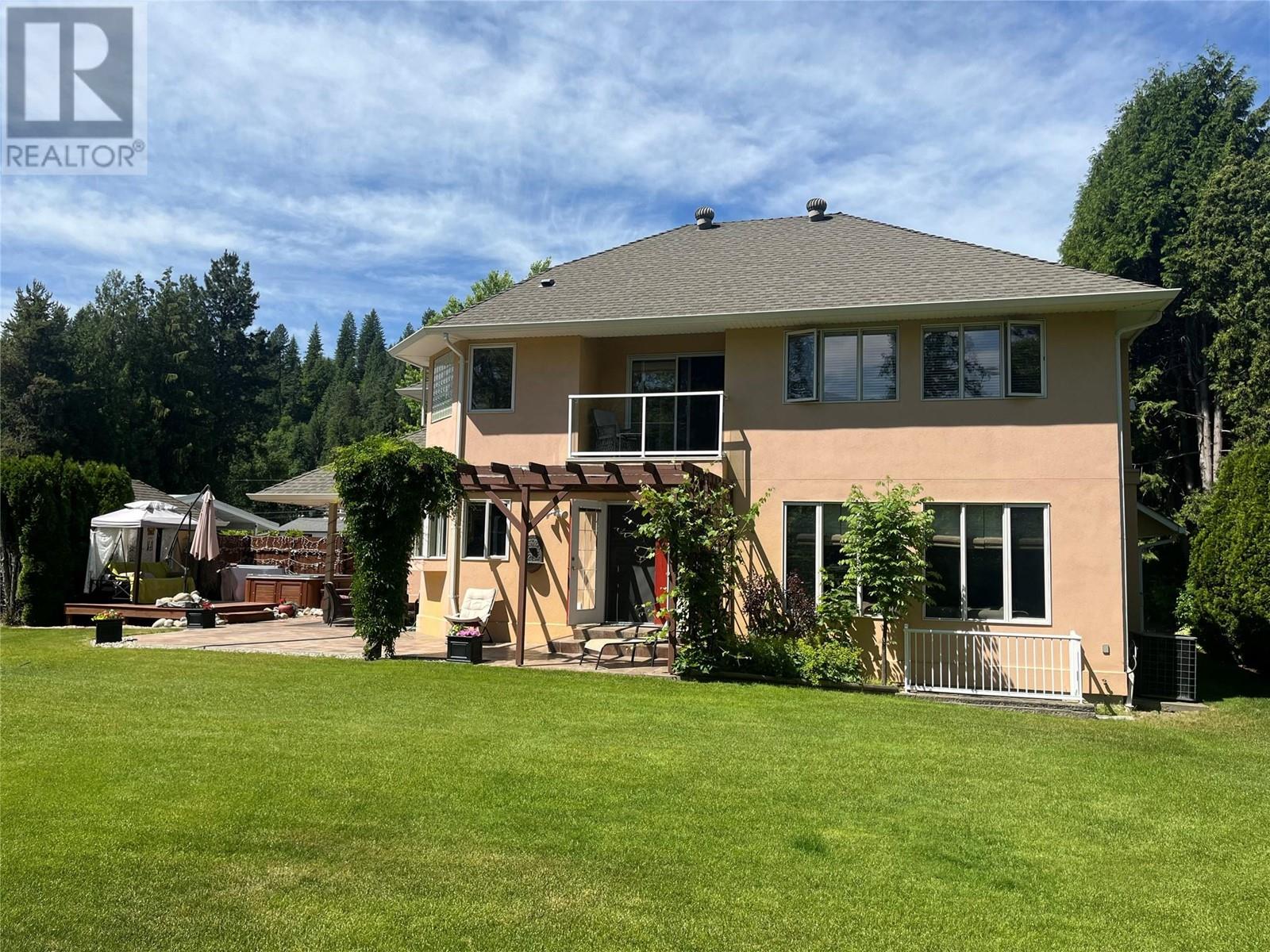 2601 9th Avenue, Castlegar, British Columbia  V1N 2Y7 - Photo 5 - 10351337