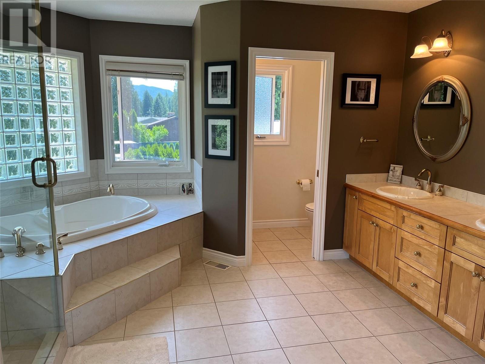 2601 9th Avenue, Castlegar, British Columbia  V1N 2Y7 - Photo 24 - 10351337
