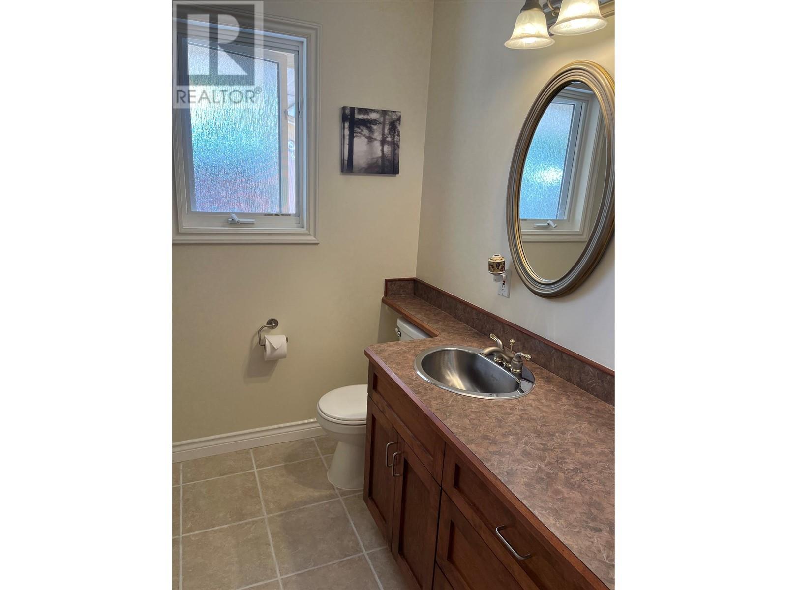 2601 9th Avenue, Castlegar, British Columbia  V1N 2Y7 - Photo 18 - 10351337