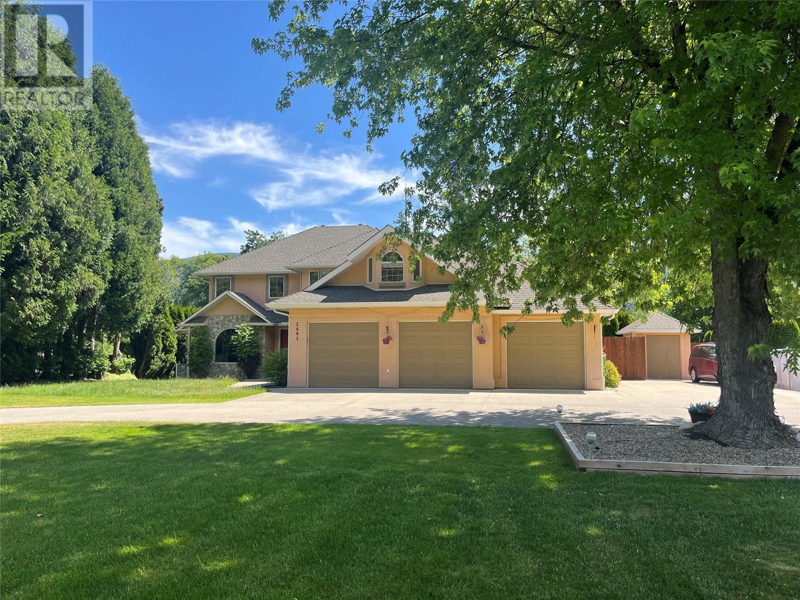 2601 9th Avenue, castlegar, British Columbia