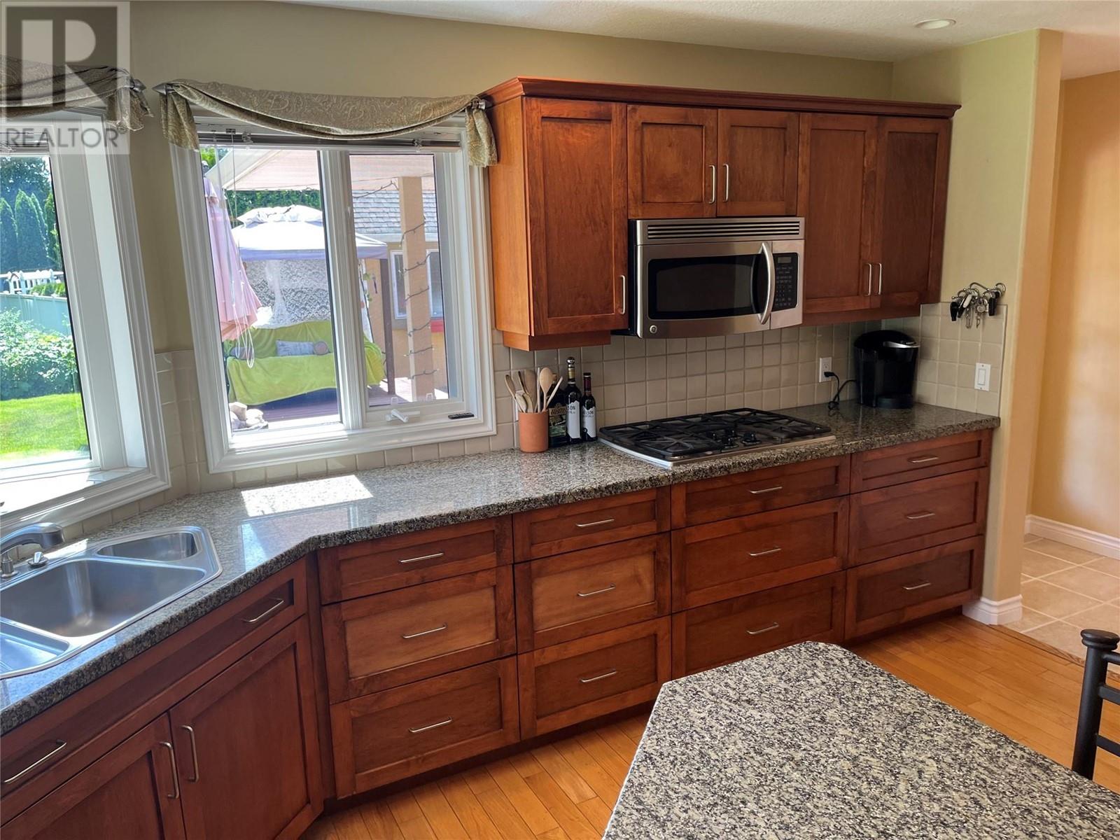 2601 9th Avenue, Castlegar, British Columbia  V1N 2Y7 - Photo 16 - 10351337