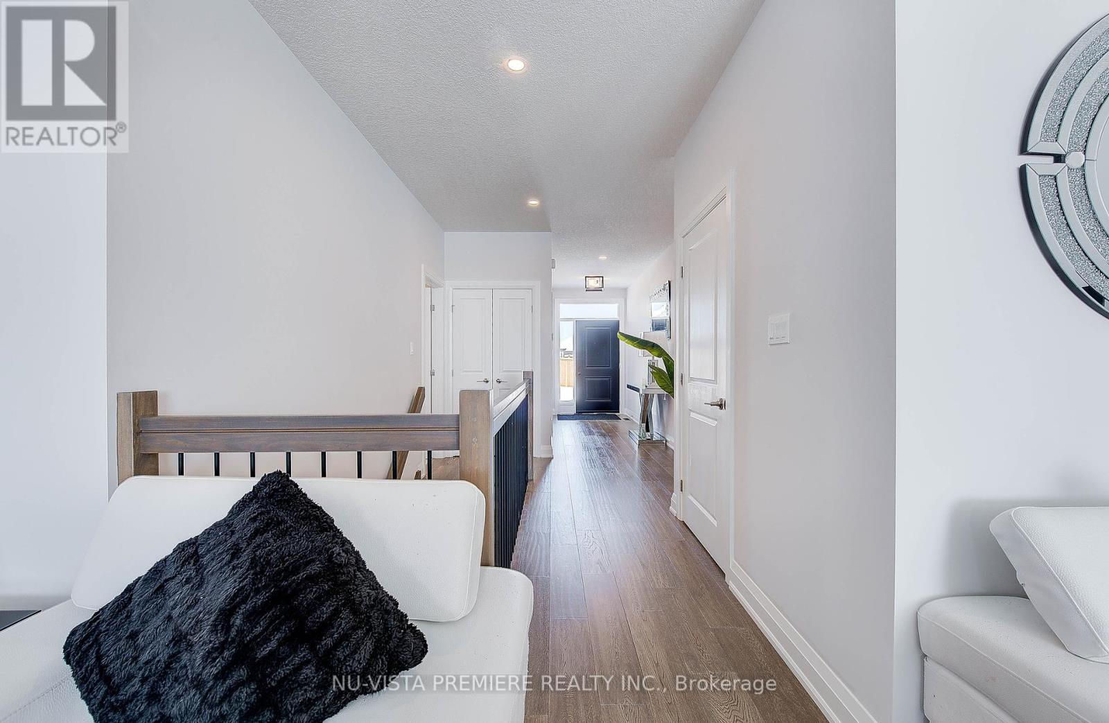 Photo 13 of 44 for 69 - 383 Daventry Way